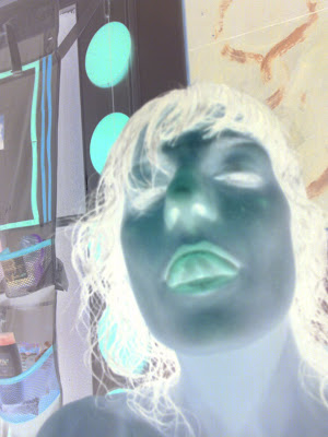 Roser Amills Ilustracion Colores Invertidos Saca La Lengua