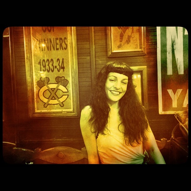 Roser Amills Retrato Retro