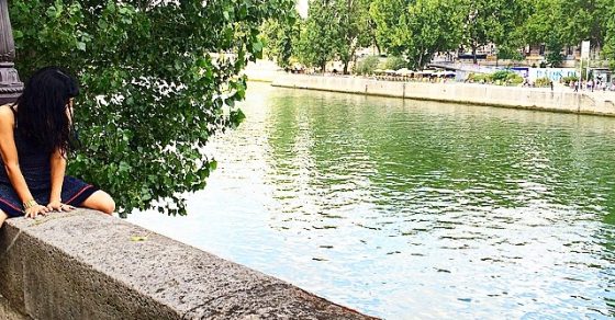 Roser Amills Sentada En El Sena Paris Fotografia De Victor Amela