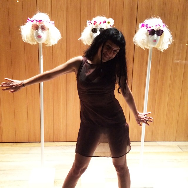 roser amills vestido transparente escaparate