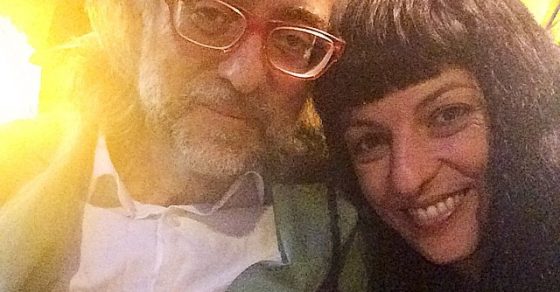 roser amills y victor amela en paris selfie