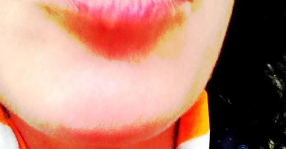 beso de roser amills labios primer plano color