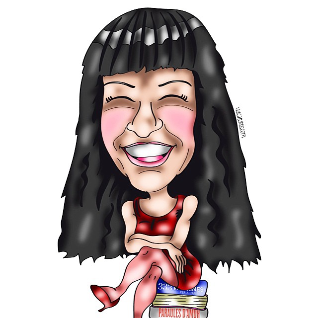 Caricatura de Roser Amills riendo, sentada sobre una pila de libros, obra de Vindicatures