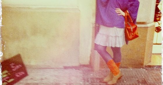 Retrato Roser Amills Con Panuelo En La Cabeza Tapada Esquina