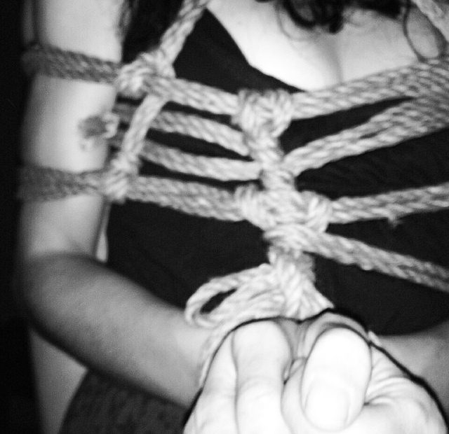 Roser Amills Atada Performance Bondage