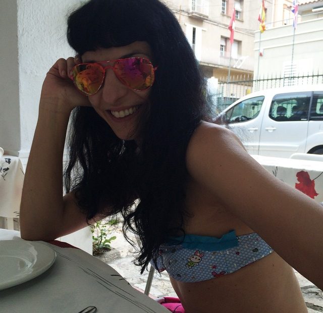 Roser Amills Bikini Retro En Portbou