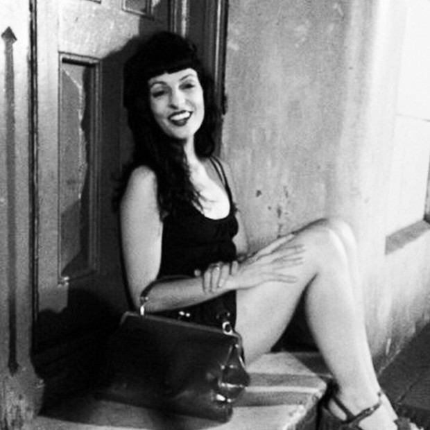 roser amills homenaje marilyn foto blanco y negro en la calle