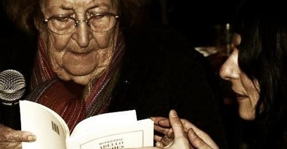 “Sols té importància allò / que no has fet encara. / El que ja has fet és fugitiu, / independent de tu.” Montserrat Abelló 1 roser amills i montserrat abello lectura poemes