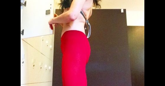 Roser Amills Medias Rojas Clases De Bikram Yoga