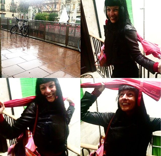 Roser Amills Paraguas Rojo Lluvia Gracia Barcelona