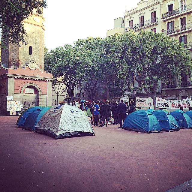 Acampada Okupas Placa De La Vila De Gracia