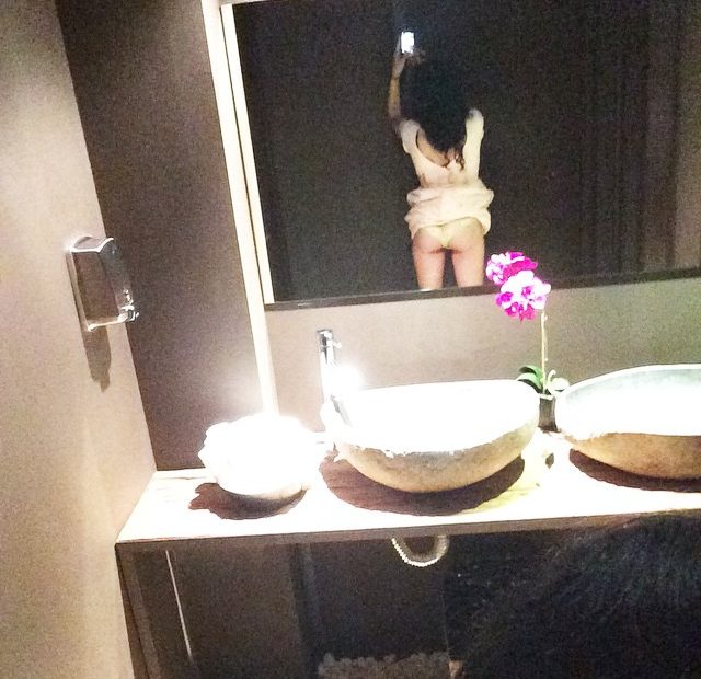 Amills Public Wc Selfie Udara Swinger Club