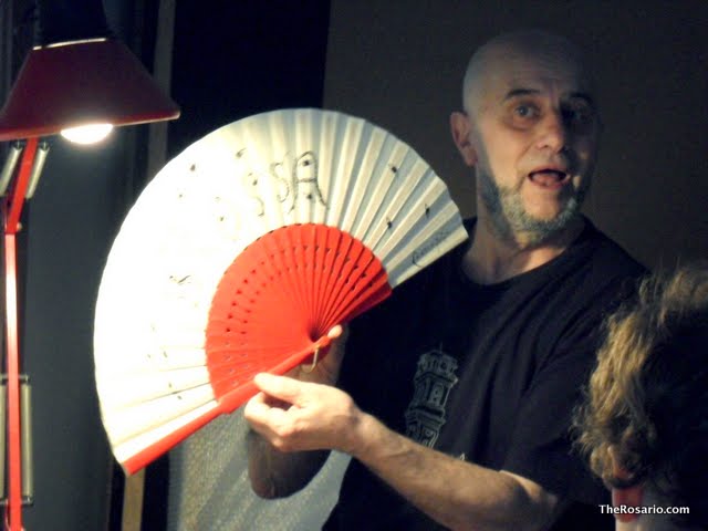 Antonio Beneyto Con Abanico Fotografiado Por Roser Amills