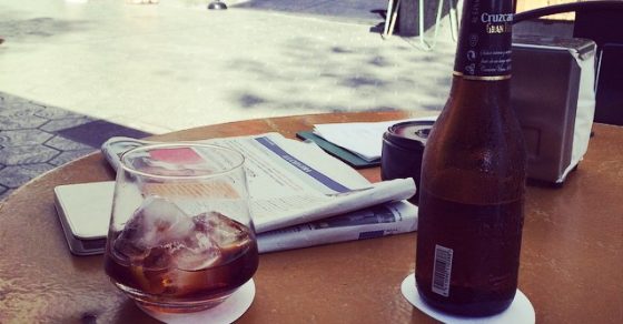 Aperitivo En El Restaurante Eggs Paseo De Gracia Victor Amela Y Roser Amills