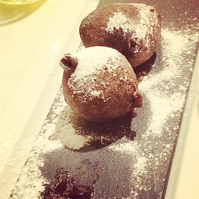 Bombones Rellenos De Chocolate Caliente Del Restaurante Cherie De Barcelona