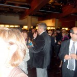 Carles Francino Amb El Llibre De Roser Amills A Les Mans