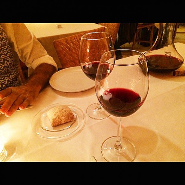 copas de vino cena roser amills y victor amela