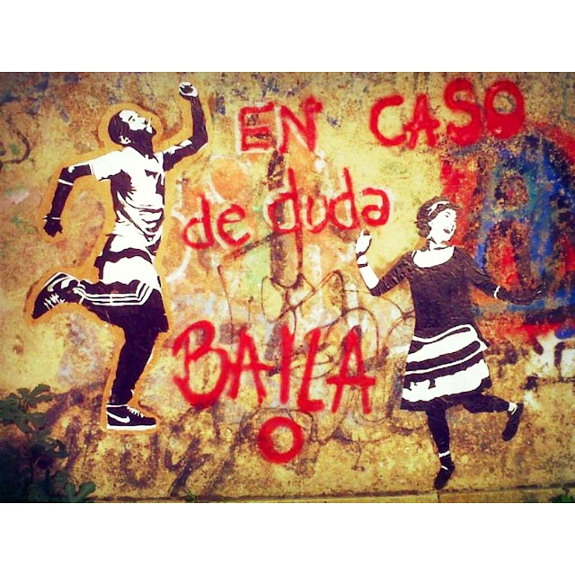 Grafitti En Caso De Duda Baila
