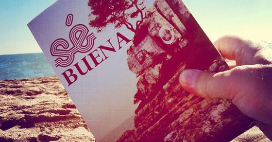 Novela Se Buena De Roser Amills Foto De Lectora En La Playa