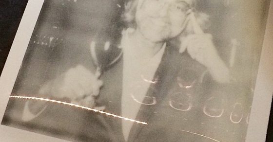 Polaroid De Victor Amela Fotografiado Por Roser Amills