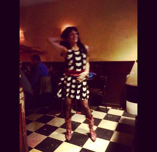 Roser Amills Bailando Vestido De Gatos