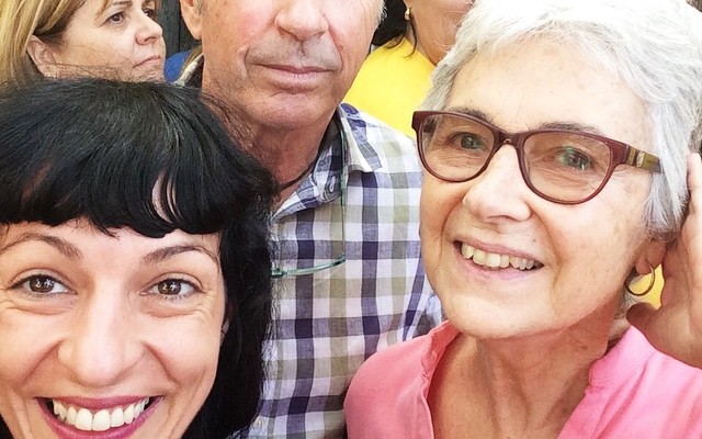 roser amills i lluis llach i muriel pintar de groc poblenou del delta