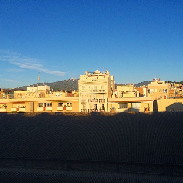 amanecer soleado en barcelona