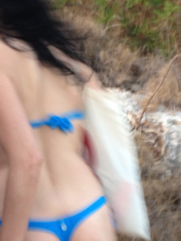 roser amills bikini azul