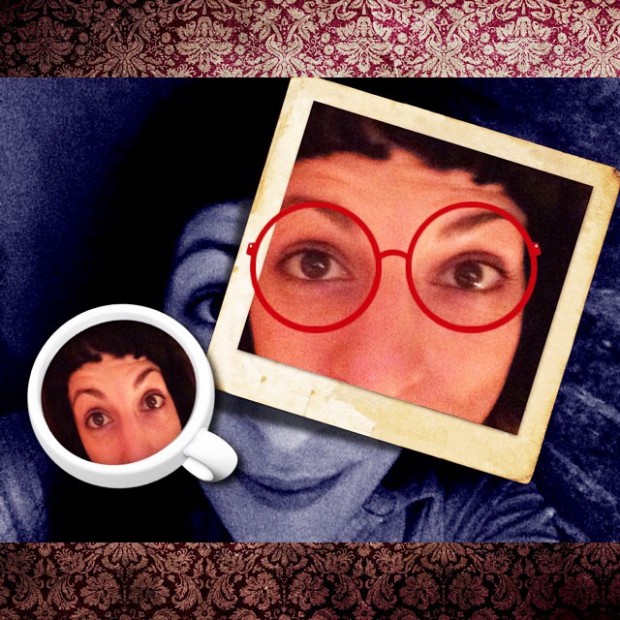 roser amills gafas rojas taza cafe