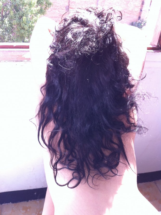 roser amills espalda ventana