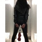 roser amills public wc leggins y paraguas rojo 2