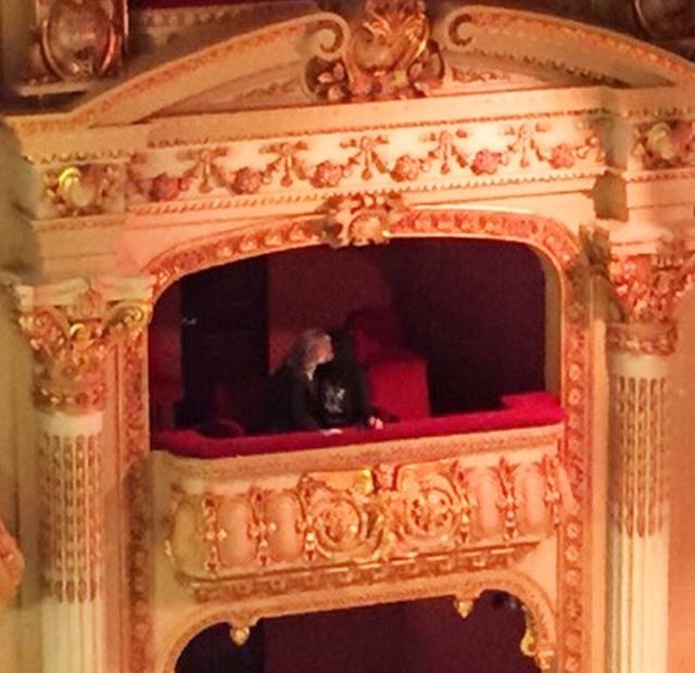 roser amills y victor amela beso