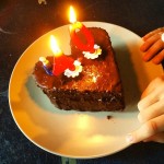 Mis hijos me han despertado con ESTE PASTEL de cumpleaños hecho por ellos!!!! Menuda sorpresa wauuuu!!!! - Roser Amills, escritora mallorquina