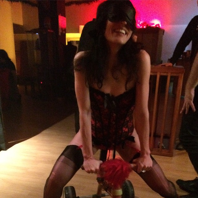 Roser Amills cumpleaños bondage