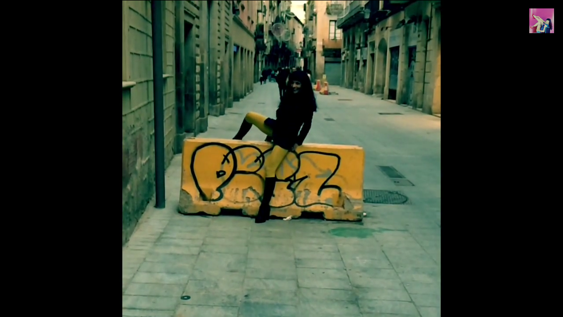 roser amills medias amarillas barri de gracia