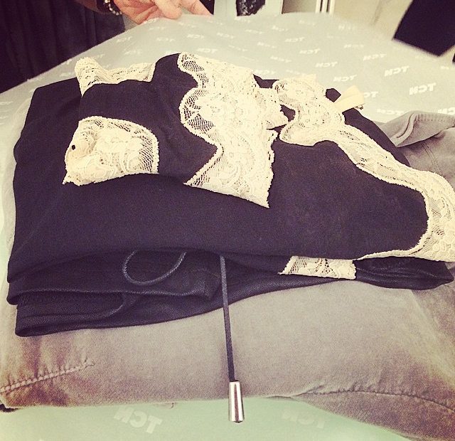 Roser Amills Recibe Regalo De Tcn Barcelona