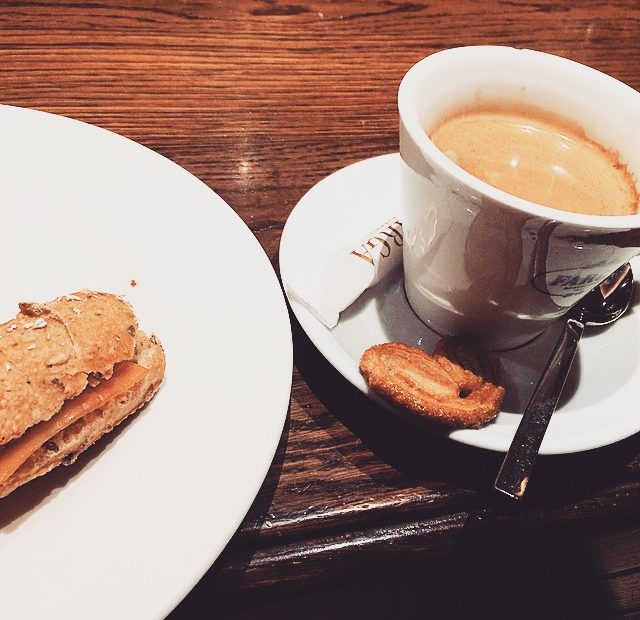 Desayuno, bocadillo y cafe