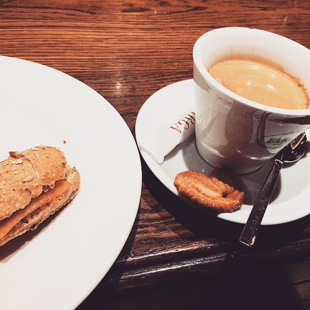 Desayuno, bocadillo y cafe