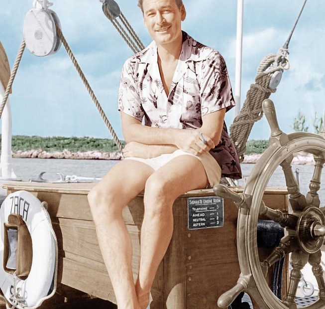 Errol Flyn A Bordo Del Zaca Con Camisa Estampada Mambo