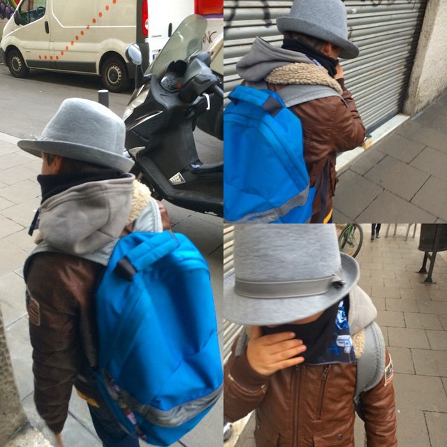 Hijo de roser amills con sombrero