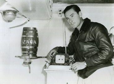 Errol Flynn on his yacht the Zaca sala de maquinas