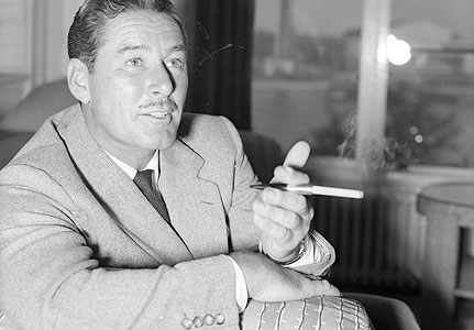 Errol Flynn Fumando