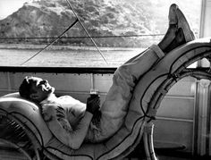 errol flynn tumbado en el zaca