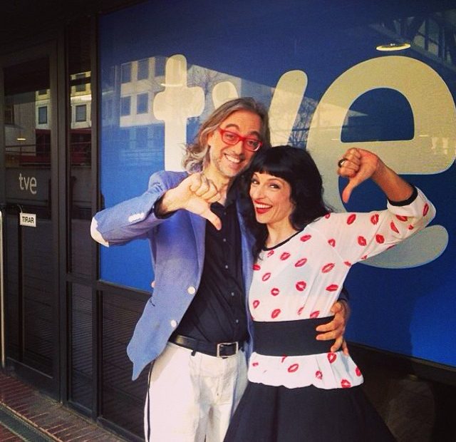 Pareja Victor Amela Y Roser Amills Tve