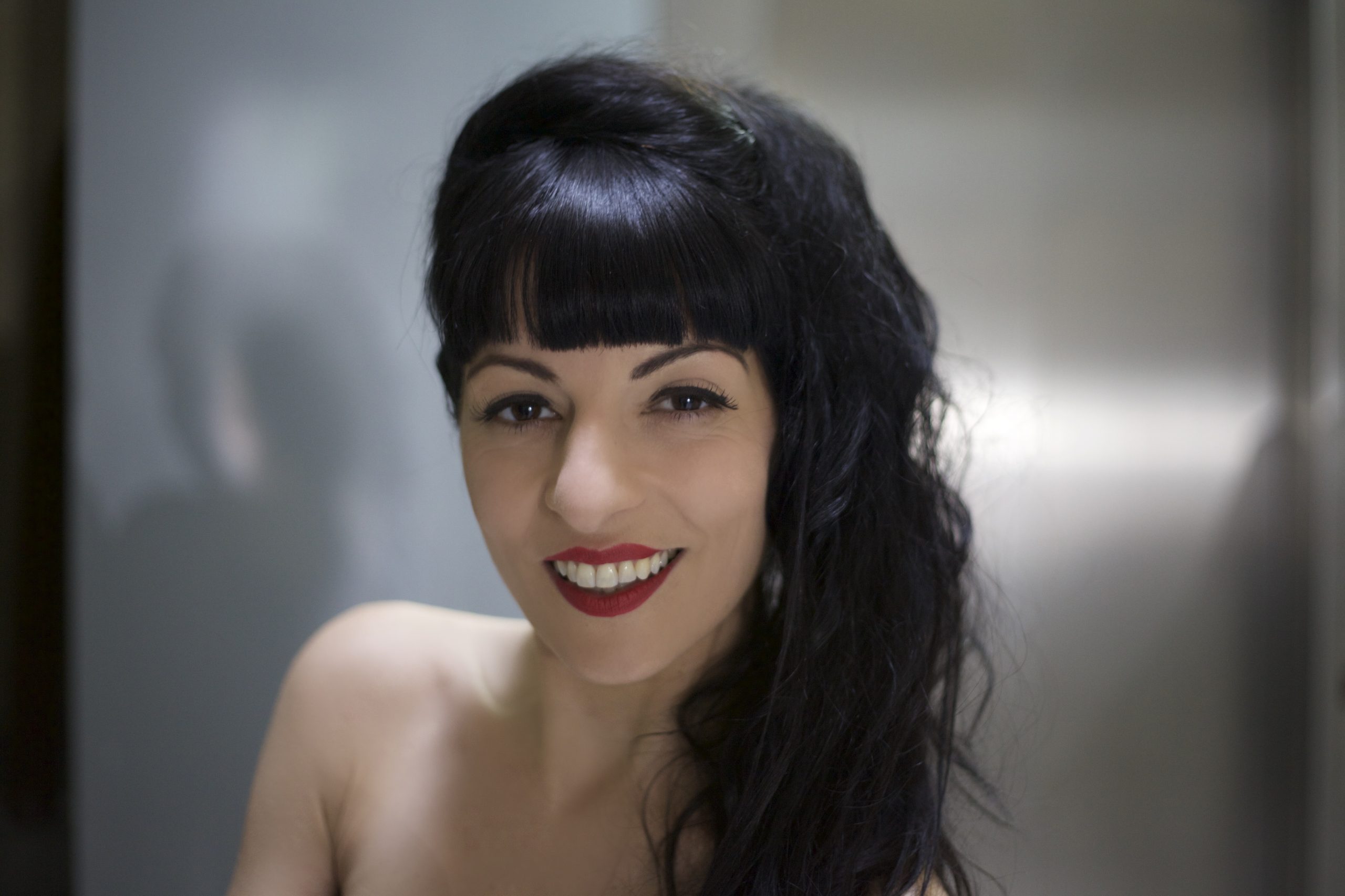 Retrato de Roser Amills de Guy Aelbrecht, con maquillaje de Vanessa Peña y peinado de Elvira Bermejo