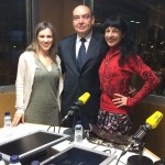 En directe, a @catalunyaradio, amb la meravellosa @emmaribas i el CCortina que porta sorpresa!! #petons - Roser Amills, escritora mallorquina
