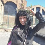 Os gusta mi corona de la paz ? - Roser Amills, escritora mallorquina