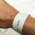 Visita de urgencias: dedo rebanado pero sobreviviré;)) - Roser Amills, escritora mallorquina