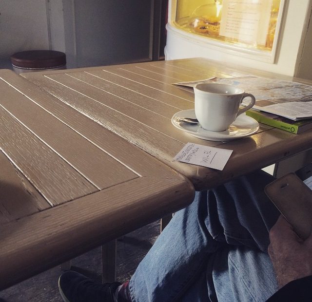 Cafe Con Victor Amela