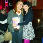 Acabo de firmarle el primer ejemplar a Sonia, gran lectora! #elecuadordeulises queda en buenas manos ;)) - Roser Amills, escritora mallorquina